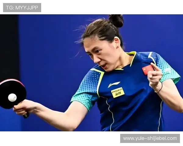 从赛场到直播间，世界杯美女主持用迷人笑容点亮每一个精彩瞬间